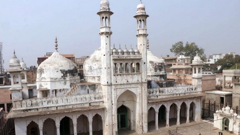 Gyanvapi Mosque: ज्ञानवापी मस्जिद के पश्चिमी द्वार पर स्थित श्री श्रृंगार गौरी मंदिर में उमड़ी श्रद्धालुओं की भीड़