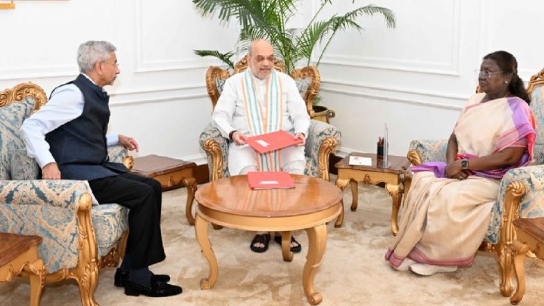 पाकिस्तान के खिलाफ कुछ बड़ा होने वाला है? लाल फाइल के साथ अमित शाह और एस. जयशंकर ने राष्ट्रपति से की मुलाकात