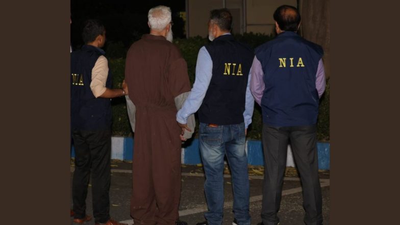 Tahawwur Rana News: 26/11 मुंबई हमलों के मास्टरमाइंड तहव्वुर राणा की पहली तस्वीर जारी, एनआईए की गिरफ्त में नजर आया आतंकी; देखें PHOTO