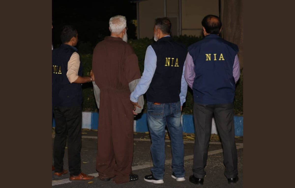 Tahawwur Rana News: 26/11 मुंबई हमलों के मास्टरमाइंड तहव्वुर राणा की पहली तस्वीर जारी, एनआईए की गिरफ्त में नजर आया आतंकी; देखें PHOTO