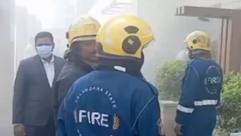 Hyderabad Fire News: हैदराबाद के फाइव स्टार होटल 'Park Hayatt' में लगी आग, हादसे के वक्त मौजूद थी IPL SRH की टीम; आनन-फानन में किया गया शिफ्ट (Watch Video)