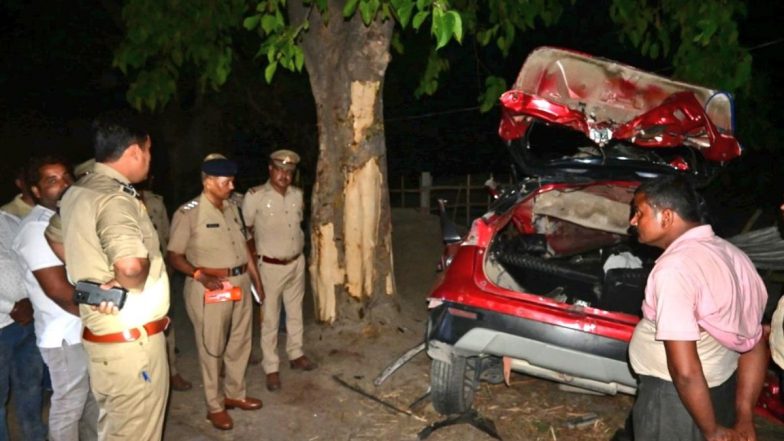 Kushinagar Accident: यूपी के कुशीनगर में भीषण सड़क हादसा, छह लोगों की मौत; शादी समारोह में जाने के दौरान पेड़ से टकराई कार (Watch Video)