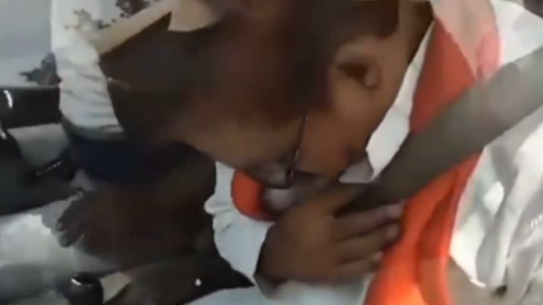 UP: अलीगढ़ में सपा सांसद रामजीलाल सुमन के काफिले पर हमला, करणी सेना ने फेंके टायर; राणा सांगा विवाद पर बढ़ा बवाल! (Watch Video)