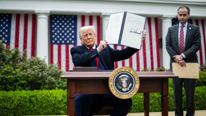 Trump Tariff On Pharmaceuticals: अबकी बार फार्मा सेक्टर पर वार! ट्रंप के अमेरिकी टैरिफ से भारतीय दवा कंपनियों पर मंडराया संकट