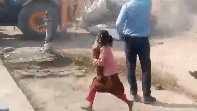 VIDEO: किताबों से ज्यादा कीमती कुछ नहीं! IAS बनने का सपना देख रही अनन्या की कहानी, जिसने सुप्रीम कोर्ट&nbsp;को&nbsp;झकझोर&nbsp;दिया