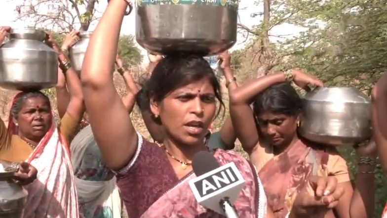 Yavatmal Water Crisis: नासिक के बाद  यवतमाल में भी जल संकट, महिलाएं हर दिन मीलों दूर से पानी लाने को मजबूर (Watch Video)