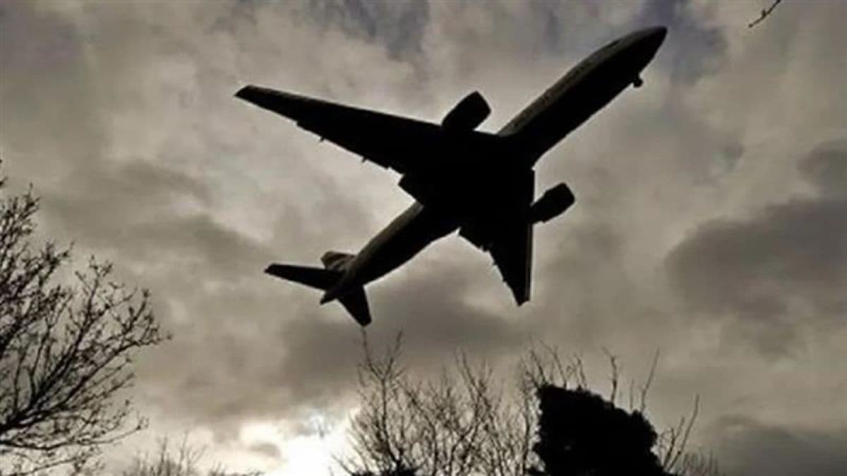 कानपुर एयरपोर्ट पर बम की अफवाह से मचा हड़कंप, पकड़ा गया आरोपी