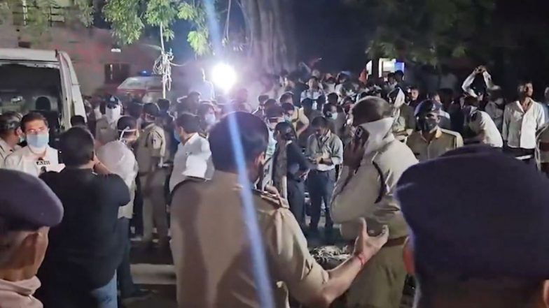 Madhya Pradesh: खंडवा में दर्दनाक हादसा, गणगौर विसर्जन के लिए कुएं की सफाई करने उतरे आठ लोगों की मौत