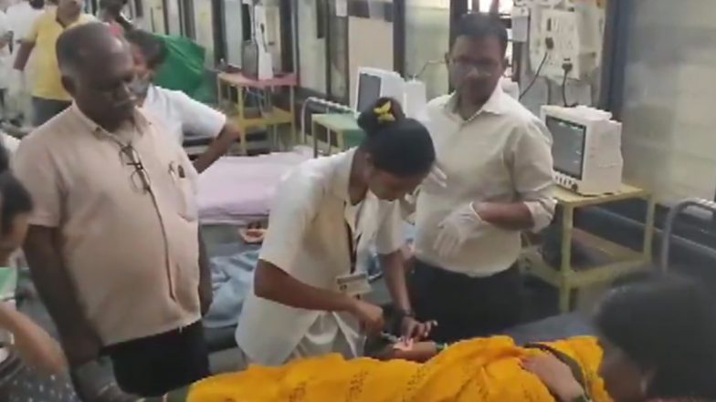 Jalna &lsquo;Mandap&rsquo; Collapse: महाराष्ट्र के जालना में बड़ा हादसा, शिव महापुराण कथा के दौरान गिरा मंडप, कई लोग जख्मी (Watch Video)