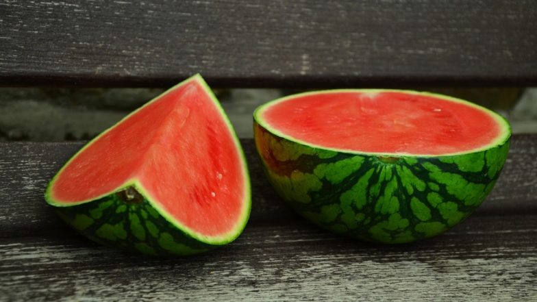 Fake Watermelon: असली और नकली तरबूज की कैसे करें पहचान? तमिलनाडु में खाद्य सुरक्षा प्राधिकरण ने 2,000 किलोग्राम से ज्यादा घटिया तरबूज किए नष्ट, जानें मिलावट की जांच करने के आसान उपाय