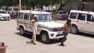 Kaushambi Video: कौशांबी में SDM की गाड़ी को करतब दिखानेवाले शख्स ने बालों से खींचा, अधिकारी कुर्सी पर बैठकर देखते रहे तमाशा