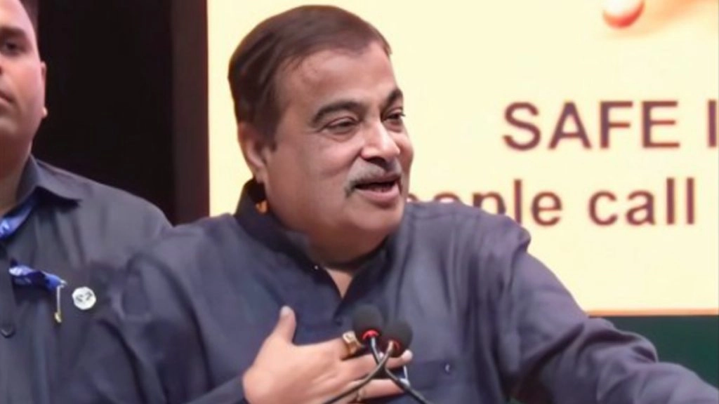 केंद्रीय मंत्री नितिन गडकरी और सीएम भूपेंद्र पटेल ने एनएचएआई के अधिकारियों के साथ समीक्षा बैठक की