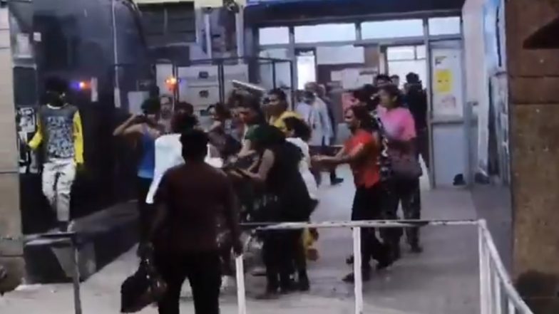 Jaunpur Video: जौनपुर के जिला हॉस्पिटल में किन्नरों का हंगामा, अर्धनग्न हालत में डॉक्टर और कर्मचारी को जमकर पीटा, वीडियो आया सामने