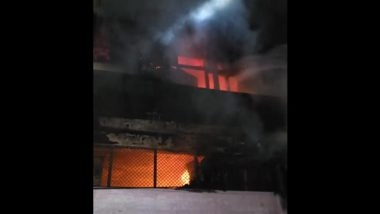 UP: कानपुर के चमनगंज में 5 मंजिला बिल्डिंग में लगी भीषण आग, कई लोगों के फंसे होने की आशंका; रेस्क्यू ऑपरेशन में जुटीं फायर ब्रिगेड की चार गाड़ियां (Watch Video)