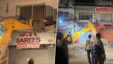 VIDEO: दिल्ली के सरोजिनी नगर मार्केट में आधी रात को गरजा बुलडोजर, NDMC ने 150 दुकानों का हटाया अतिक्रमण; बिना नोटिस कार्रवाई का लगा आरोप
