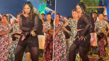 Trisha Kar Madhu Live Performance: भोजपुरी हसीना त्रिशाकर मधु ने किया धमाकेदार डांस, वीडियो देख फैंस हुए दीवाने (Watch Video) Trisha Kar Madhu Live Performance: भोजपुरी हसीना त्रिशाकर मधु ने किया धमाकेदार डांस, वीडियो देख फैंस हुए दीवाने (Watch Video)