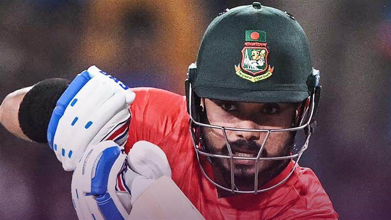 Parvez Hossain Emon Milestone: UAE के खिलाफ पहले टी20 में पार्वेज हुसैन इमोन ने रचा इतिहास, बांग्लादेश के लिए जड़ा सबसे तेज़ T20I शतक, देखें वीडियो Parvez Hossain Emon Milestone: UAE के खिलाफ पहले टी20 में पार्वेज हुसैन इमोन ने रचा इतिहास, बांग्लादेश के लिए जड़ा सबसे तेज़ T20I शतक, देखें वीडियो