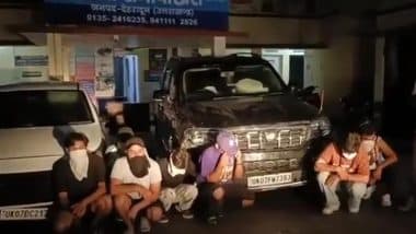 VIDEO: पहले बीच सड़क बेशर्मों की तरह युद्ध लड़े, अब पकड़े गए तो पहचान छुपा रहे; देहरादून के सूर्याधार रोड पर हंगामा करने वाले 9 लोग गिरफ्तार