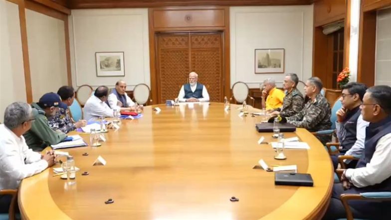 VIDEO: भारत-पाक युद्धविराम के बाद PM मोदी ने की हाईलेवल मीटिंग, देश की सुरक्षा से जुड़े मुद्दों पर की चर्चा; मीटिंग में रक्षा मंत्री राजनाथ, NSA अजीत डोभाल और CDS अनिल चौहान हुए शामिल