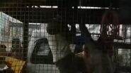 Mahoba Video: महोबा में कार्रवाई से नाराज नशे में धुत युवक ने किया हाई वोल्टेज ड्रामा, पुलिस बूथ में अपने ही शर्ट से आत्महत्या करने का किया प्रयास