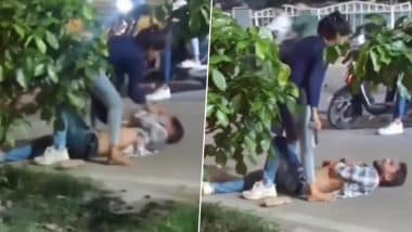 Girl Thrashes Boyfriend: प्रेमिका ने प्रेमी को दूसरी लड़की के साथ देखकर चप्पलों से पीटा, सरेआम फाड़े उसके कपड़े- वीडियो वायरल