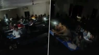 Bihar: बेतिया में बिजली गुल होने के बाद छात्रों को परीक्षा देने के लिए मोबाइल फ्लैशलाइट का किया इस्तेमाल, देखें वीडियो
