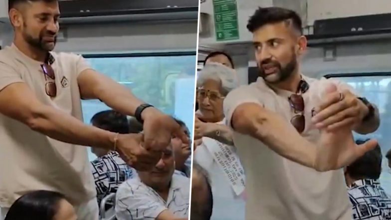 Yoga In Mumbai Local: रेसलर संग्राम सिंह ने मुंबई की लोकल ट्रेन में यात्रियों को सिखाया योगा, अंधेरी से चर्चगेट के बीच लोगों ने दिखाया उत्साह (Watch Video)