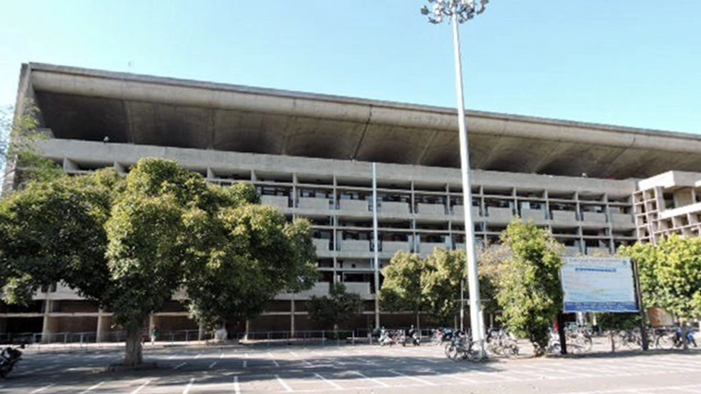 मोडिफाइड वाहनों के खिलाफ कार्रवाई में ढिलाई पर पंजाब के डीजीपी और 3 आईएएस अधिकारियों पर 2 लाख का जुर्माना