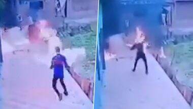 Ballia Suicide Video: प्रेमिका के घर के सामने पहुंचा युवक, युवती ने किया शादी से किया इनकार तो लगा ली खुद को आग, बलिया जिले से भयावह वीडियो आया सामने