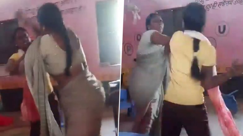 Bilaspur Video: बिलासपुर के लोहर्सी में आंगनवाड़ी सहायिका और युवती के बीच हुई जमकर मारपीट, सामग्री वितरण को लेकर हुआ विवाद, बच्चों के सामने एक दूसरे से भिड़ी