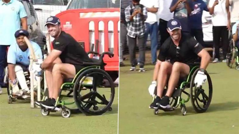 AB de Villiers Plays Cricket With Wheelchair Team: मुंबई के मरीन लाइन्स पर AB डिविलियर्स ने व्हीलचेयर क्रिकेट टीम संग खेला मैच, देखें दिल जीतने वाला वीडियो
