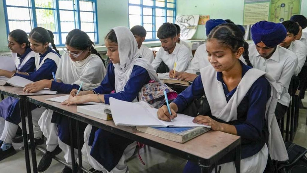 पेरेंट्स के लिए मोदी सरकार का तोहफा, अब स्कूल की फीस भरना होगा आसान