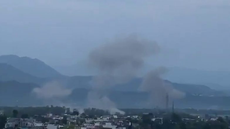 India and Pakistan War: पाक ने सीमाई इलाकों में सेना भेजी, जम्मू कश्मीर में स्वास्थ्य केंद्रों पर हमला किया: सरकार