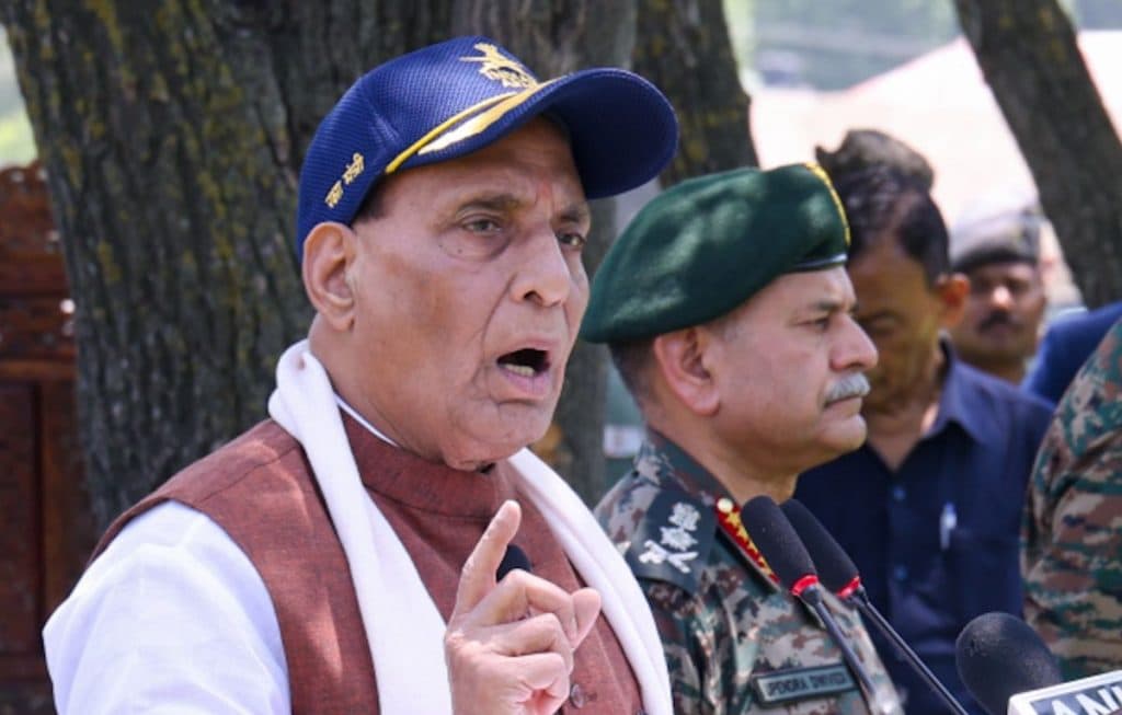 VIDEO: 'ऑपरेशन सिंदूर सिर्फ ट्रेलर था, पूरी फिल्म अभी बाकी है': भुज एयरबेस से गरजे रक्षा मंत्री राजनाथ सिंह, पाकिस्तान को दी नसीहत