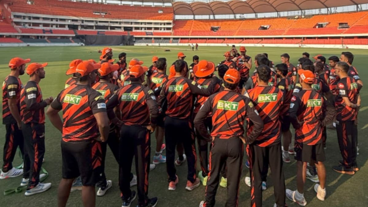 SRH vs DC Dream11 Team Prediction: सनराइजर्स हैदराबाद बनाम दिल्ली कैपिटल्स TATA IPL 2025 मैच से पहले जानिए कैसे बनाएं बेस्ट ड्रीम11 फैंटेसी प्लेइंग इलेवन SRH vs DC Dream11 Team Prediction: सनराइजर्स हैदराबाद बनाम दिल्ली कैपिटल्स TATA IPL 2025 मैच से पहले जानिए कैसे बनाएं बेस्ट ड्रीम11 फैंटेसी प्लेइंग इलेवन