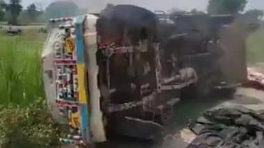 VIDEO: अलीगढ़ में गोमांस के शक में हिंदू संगठनों पर मांस से भरी गाड़ी में आग लगाने का आरोप, मामले की जांच में जुटी पुलिस