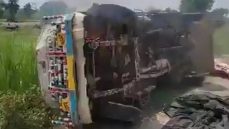 VIDEO: अलीगढ़ में गोमांस के शक में हिंदू संगठनों पर मांस से भरी गाड़ी में आग लगाने का आरोप, मामले की जांच में जुटी पुलिस