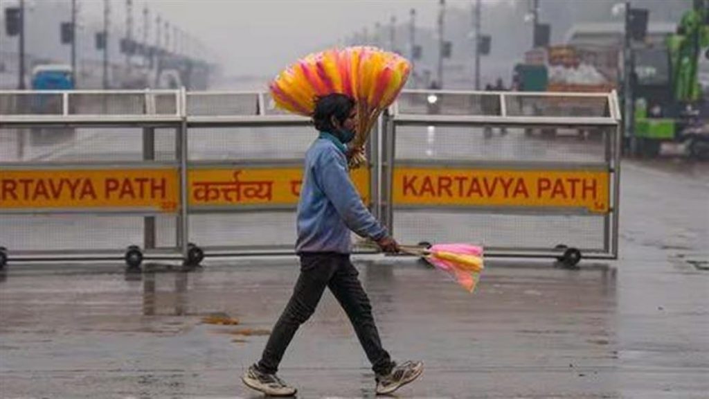 उत्तर भारत में उमस भरी गर्मी, इन राज्यों में बारिश का अनुमान; जानें कल के मौसम का हाल 
