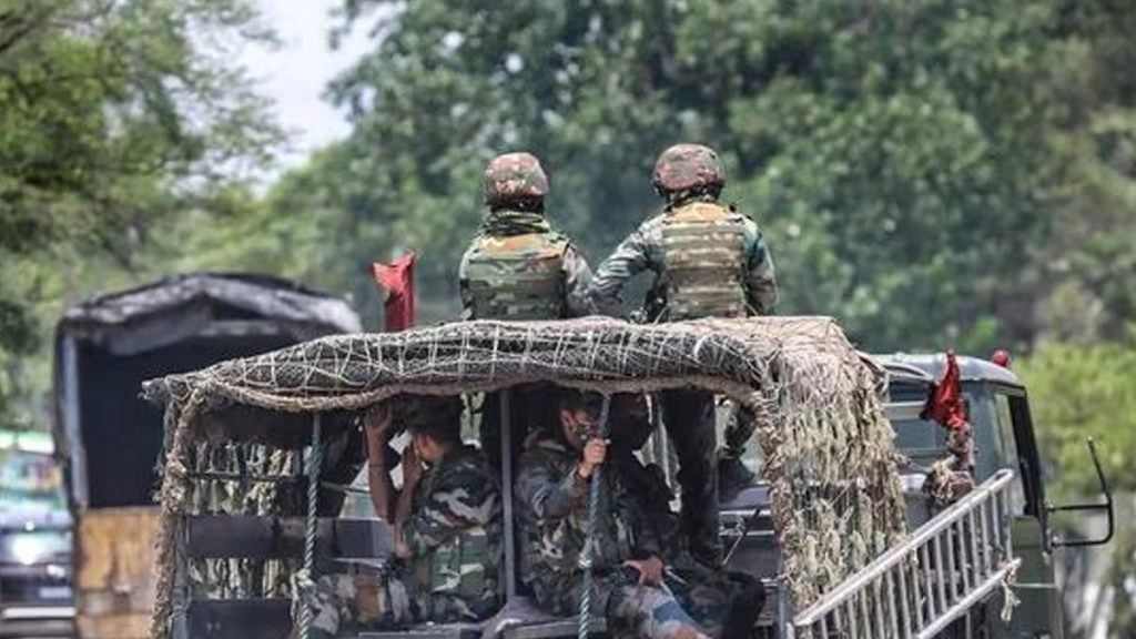 जम्मू-कश्मीर के अनंतनाग में सेना के दो जवान लापता