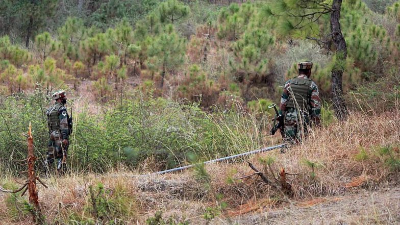 Tral Encounter Video: शेड में छिपे थे आतंकी, सेना ने तीन को किया ढेर; फुटेज आई सामने
