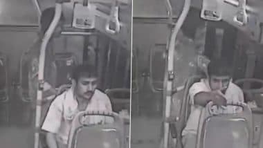 Thief Steals Conductor’s Phone: चोर चलती बस में बैठे कंडक्टर का फोन चुराकर भागा, शख्स को थोड़ी भी नहीं लगी भनक- देखें वीडियो