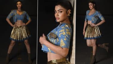 गोल्डन स्कर्ट और ब्लू जैकेट में भोजपुरी स्टार Akanksha Puri ने बढ़ाया इंटरनेट का तापमान, फैंस ने बांधें तारीफों के पुल (View Pics) गोल्डन स्कर्ट और ब्लू जैकेट में भोजपुरी स्टार Akanksha Puri ने बढ़ाया इंटरनेट का तापमान, फैंस ने बांधें तारीफों के पुल (View Pics)