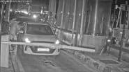 Hapur Toll Plaza: FASTag से पैसा न कटने पर उतरवाए थी कार सवार की अंगूठी, अब टोल प्लाजा पर लगा भारी भरकम जुर्माना, हापुड़ का वीडियो आया सामने (Watch Video)