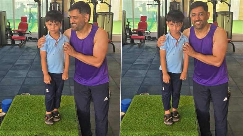 MS Dhoni Plays With Ex-India Cricketer Saurabh Tiwary Son: जिम में पूर्व क्रिकेटर सौरभ तिवारी के बेटे संग खेलते नजर आए एमएस धोनी, क्यूट वीडियो हुआ वायरल