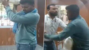 Wardha Shocker: महाराष्ट्र के हिंगनघाट में तहसीलदार के ऑफिस में शख्स ने खुद पर डाला पेट्रोल, ट्रैक्टर पर कार्रवाई से था नाराज, प्रशासन में मचा हड़कंप (Watch Video) Wardha Shocker: महाराष्ट्र के हिंगनघाट में तहसीलदार के ऑफिस में शख्स ने खुद पर डाला पेट्रोल, ट्रैक्टर पर कार्रवाई से था नाराज, प्रशासन में मचा हड़कंप (Watch Video)