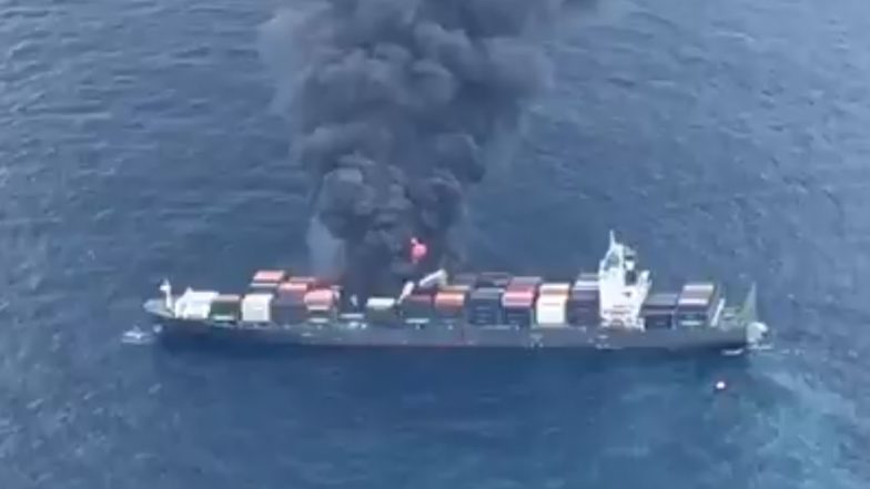 Kerala Ship Blast: केरल तट के पास सिंगापुर के जहाज में धमाका! भारतीय नौसेना अलर्ट पर, मदद के लिए भेजा गया आईएनएस सूरत (Watch Video)