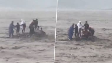 VIDEO: पाकिस्तान के स्वात नदी में दो परिवारों के 18 लोग बहे, 17 की हुई मौत, प्रशासन से नहीं मिली कोई मदद, घटना का वीडियो आया सामने VIDEO: पाकिस्तान के स्वात नदी में दो परिवारों के 18 लोग बहे, 17 की हुई मौत, प्रशासन से नहीं मिली कोई मदद, घटना का वीडियो आया सामने