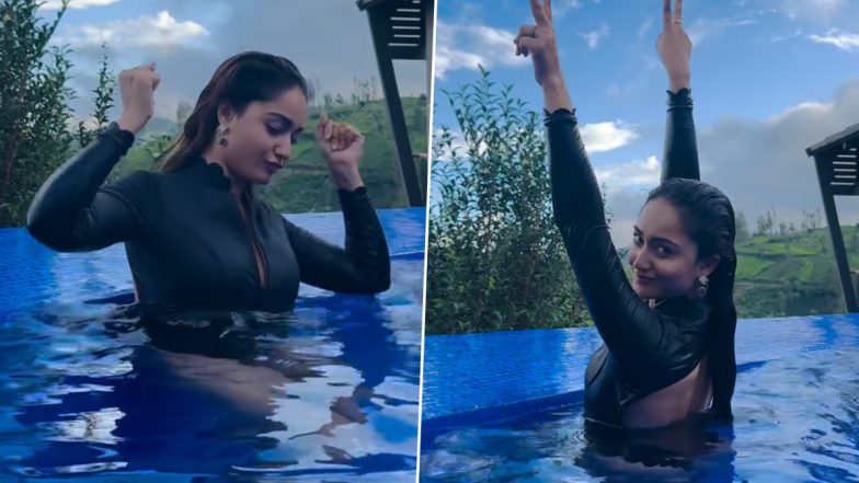 Tridha Choudhury Hot Pool Video: &lsquo;आश्रम&rsquo; एक्ट्रेस त्रिधा चौधरी का स्विमिंग पूल में दिखा बोल्ड अंदाज़, वीडियो हुआ वायरल (Watch Video)