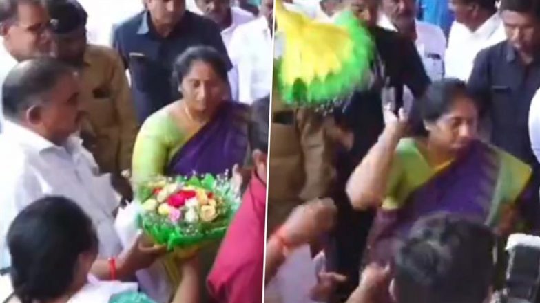 Minister Savita S Viral Video: मंत्री जी के स्वागत में अधिकारी ने भेंट किया गुलदस्ता, फेंक कर आगे बढ़ गईं मिनिस्टर साहिबा; आंध्र प्रदेश की सियासत में हलचल