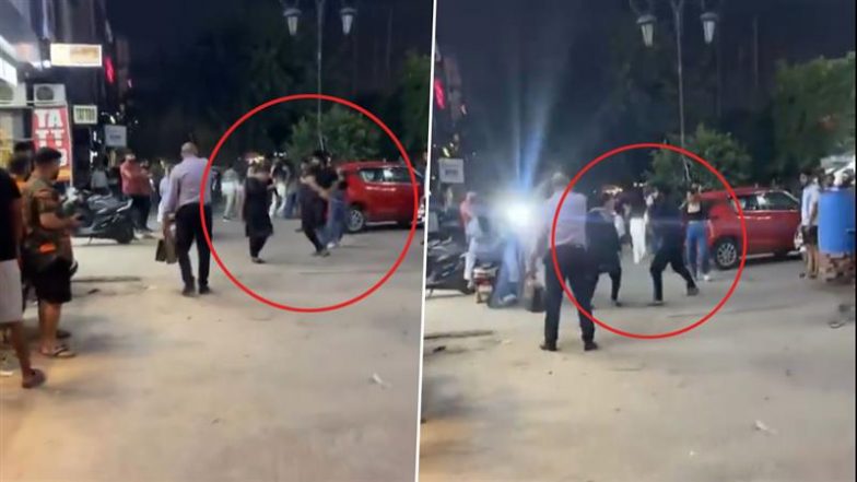 Ghaziabad Shocker: झगड़े के बाद गौर सिटी मॉल के बाहर बॉयफ्रेंड ने प्रेमिका को बेरहमी से पीटा, वीडियो वायरल होने पर जांच के आदेश